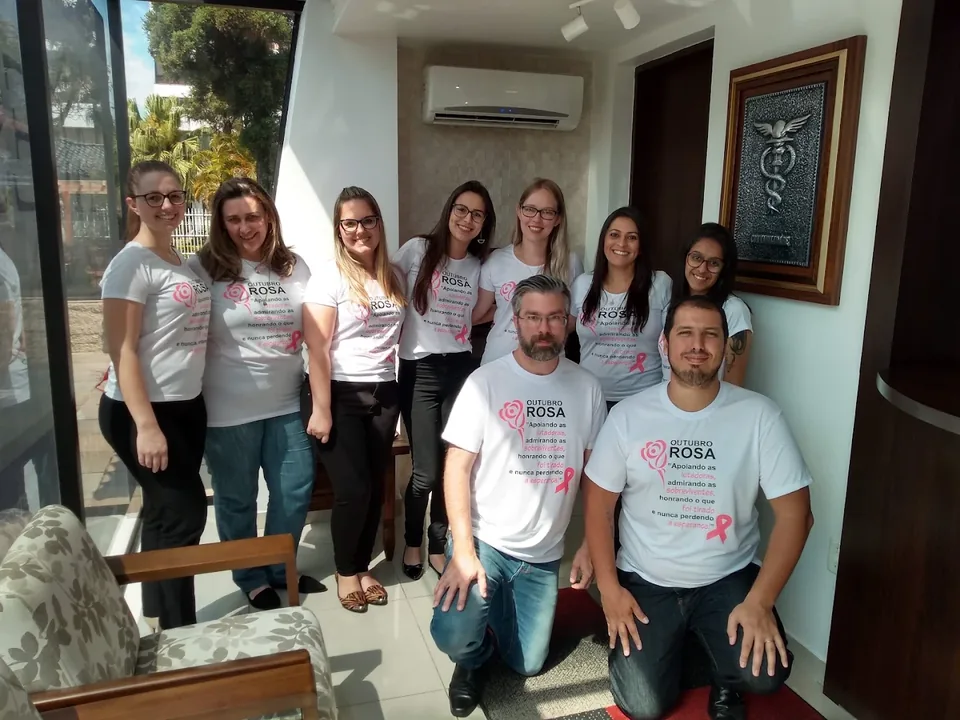 Equipe da Acessus Contabilidade na campanha Outubro Rosa